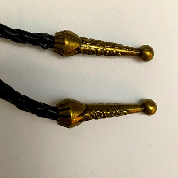 Western Cowboy Hat and Pistols Bolo Tie - Picture 4 of 7